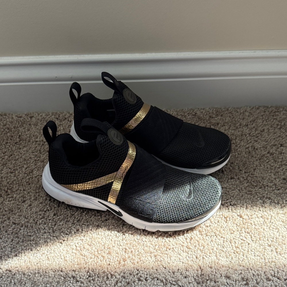 Nike Kids Black and Gold Sneakers